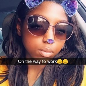 Meet your Posher, Deborah